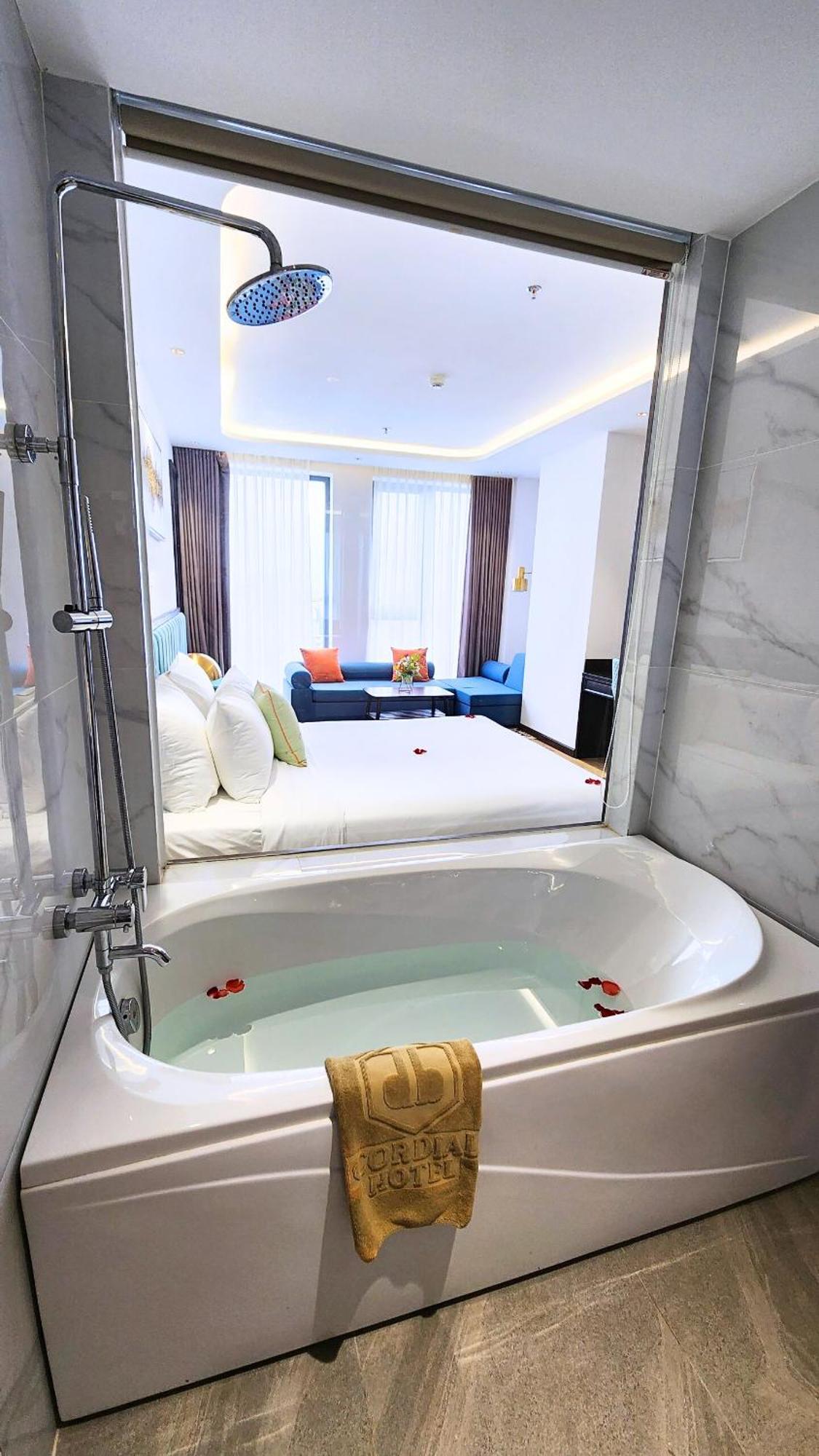 Cordial Grand Hotel Da Nang Beach - Infinity Rooftop Pool Dış mekan fotoğraf